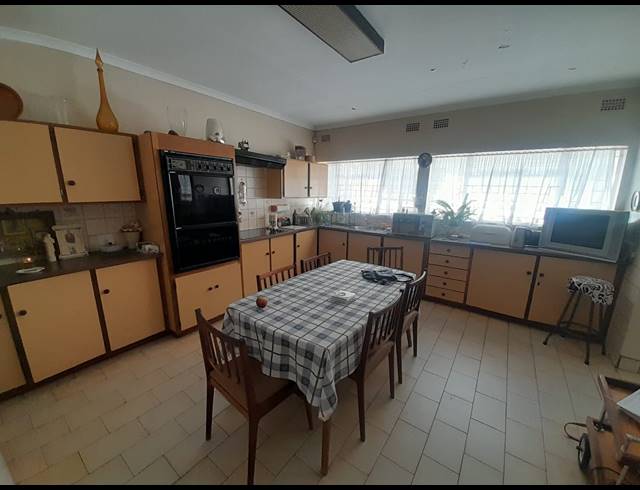 4 BEDROOM HOUSE FOR SALE IN RUSTENBURG CENTRAL